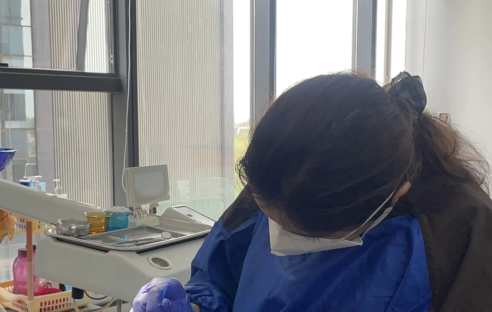 Dr. Puja Bansal treating a patient at Prudent Dental Clinic, Viman Nagar, Pune
