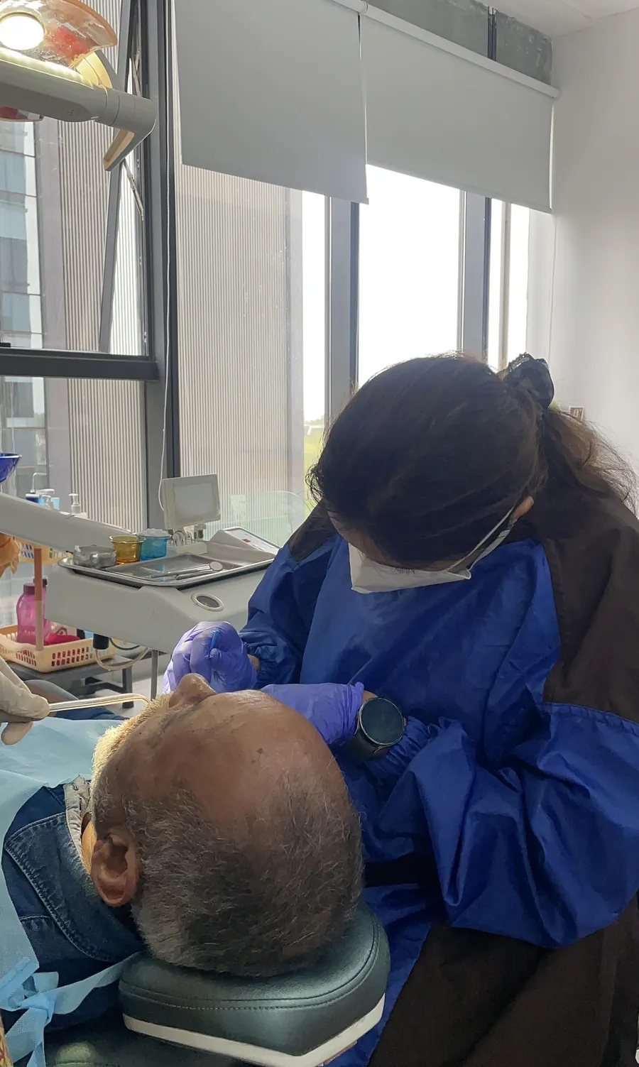 Dr. Puja Bansal using modern dental equipment